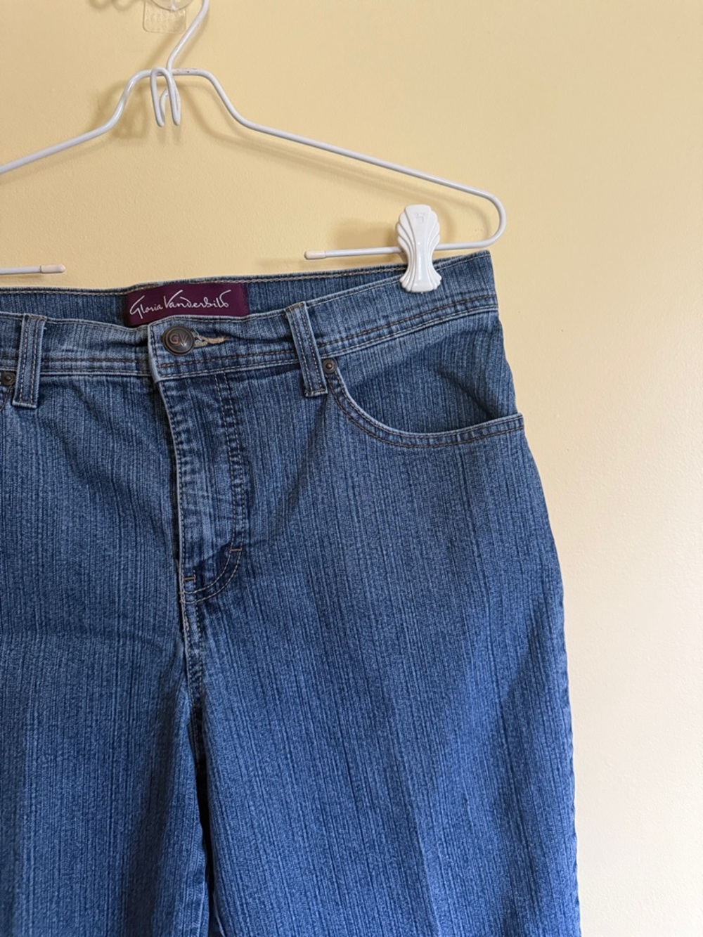 Gloria Vanderbilt Women’s Short Jeans - Picture 6 of 9